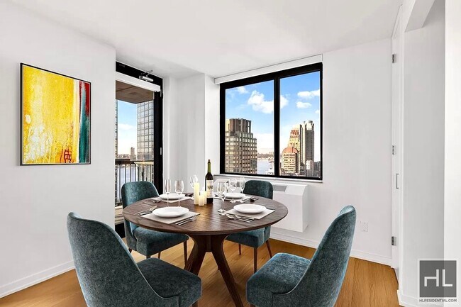 Building Photo - Beautiful 2 Bedroom/ 2 Bathroom on WEST EN...