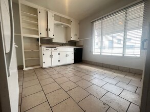 Building Photo - 2583-2585 S 700 E