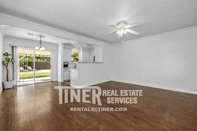 Building Photo - Darling West Sacramento Cottage - Pet Nego...