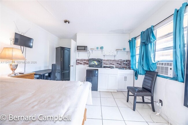 Building Photo - 129 SE 5th St