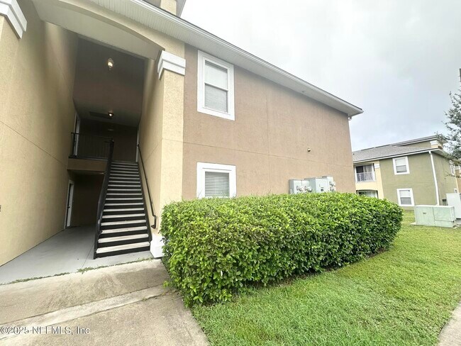 Foto del edificio - 6916 Ortega Woods Dr