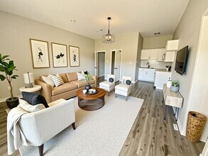 Building Photo - 1302 N Maple St