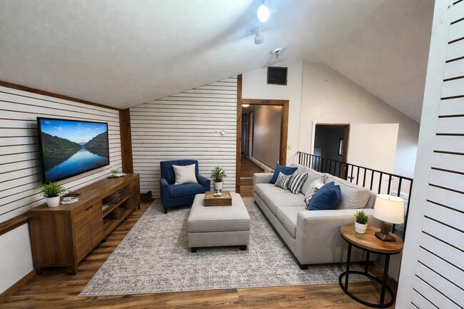 Sala de estar - 47 W Bridge St