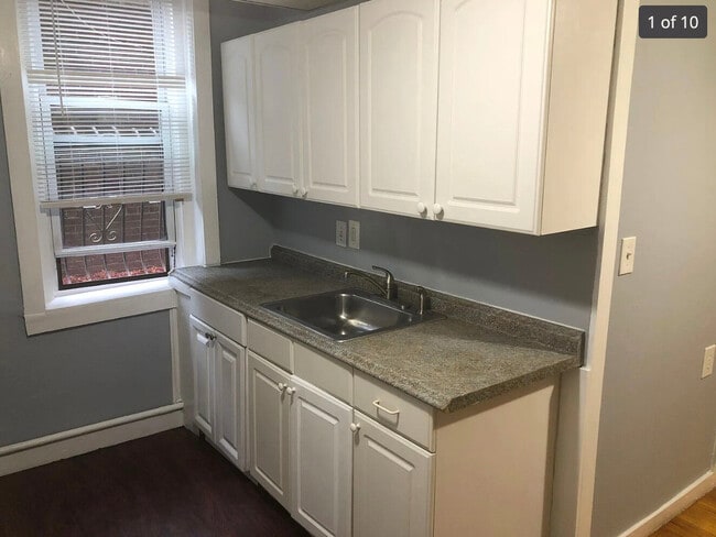 Building Photo - 384 Riverway