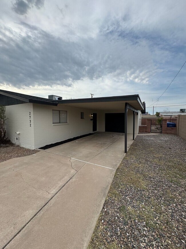 Foto del edificio - Fully upgraded home with garage!