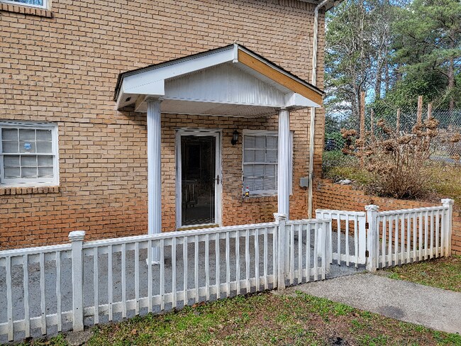 Foto del edificio - 2844 Columbia Dr