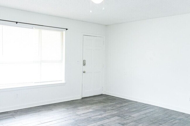 Foto del edificio - 4041 Arbor Pl Ln