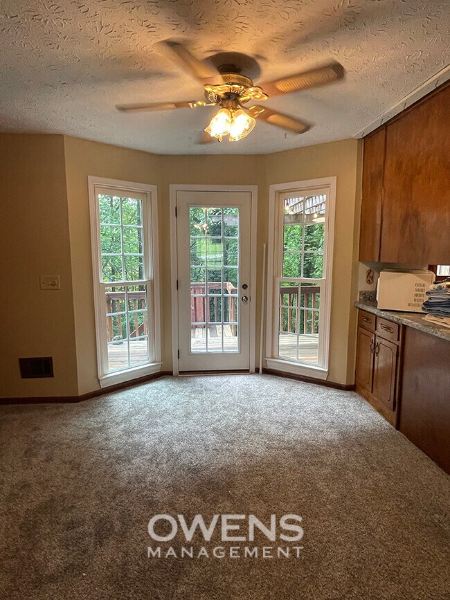 Building Photo - 6225 Oak Ridge Dr
