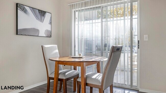 Foto del edificio - 3201 Duval Rd