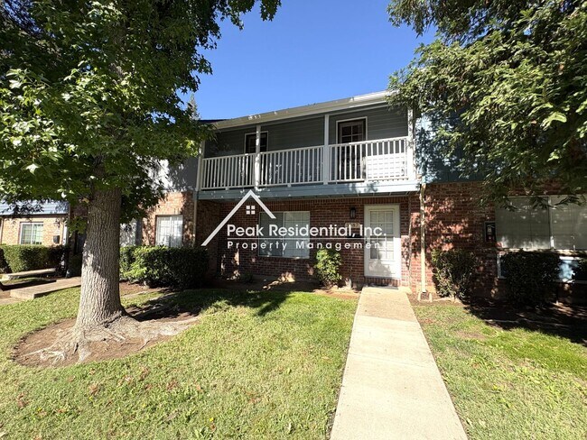 Foto del edificio - Updated 3-bedroom Townhome in Carmichael.
