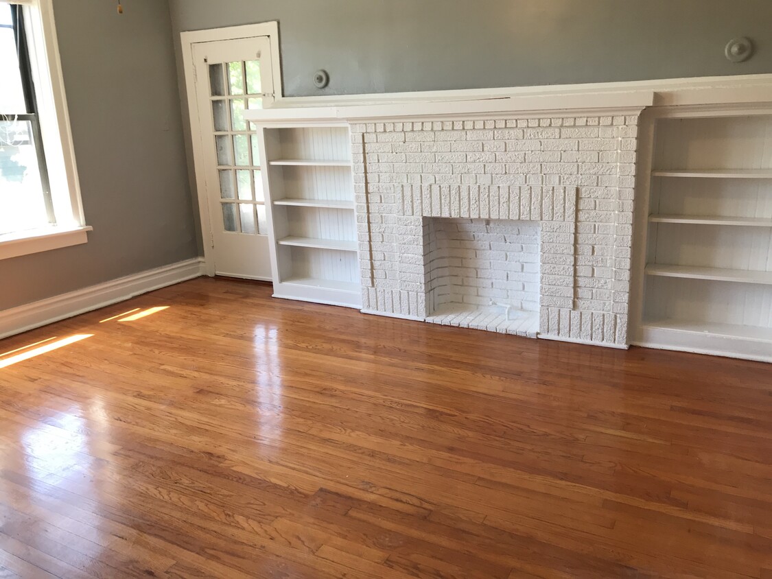 Primary Photo - 1356 W Devon Ave