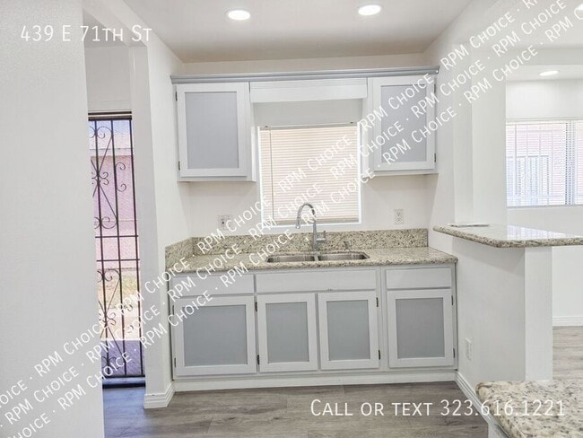 Building Photo - 439 E 71st St