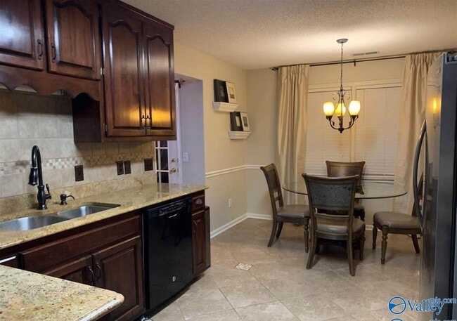 Building Photo - 101 Hickory Trail Dr