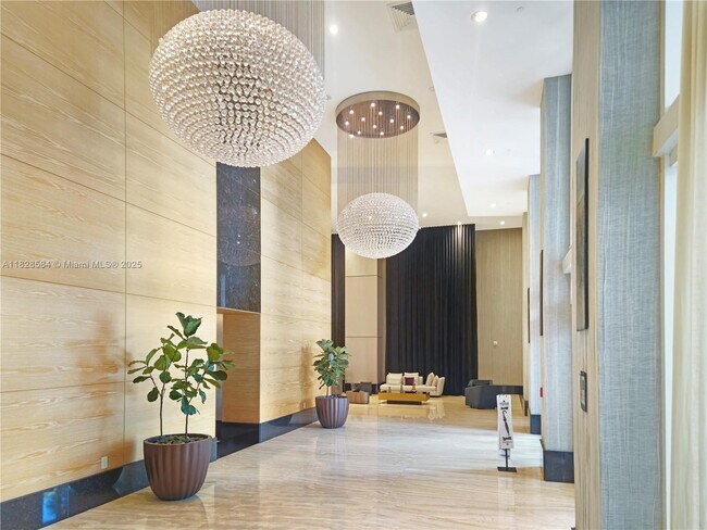 Building Photo - 950 Brickell Bay Dr
