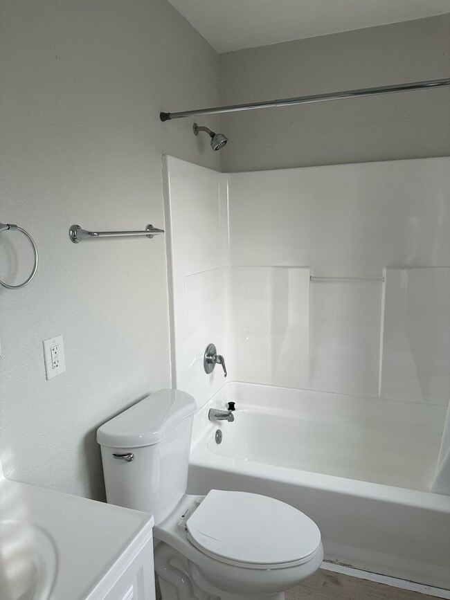 Photo - 714 E 81st St Apartment