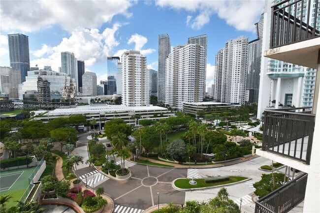 Building Photo - 540 Brickell Key Dr