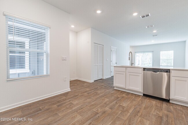 Foto del edificio - 9191 Stony Brk Rd