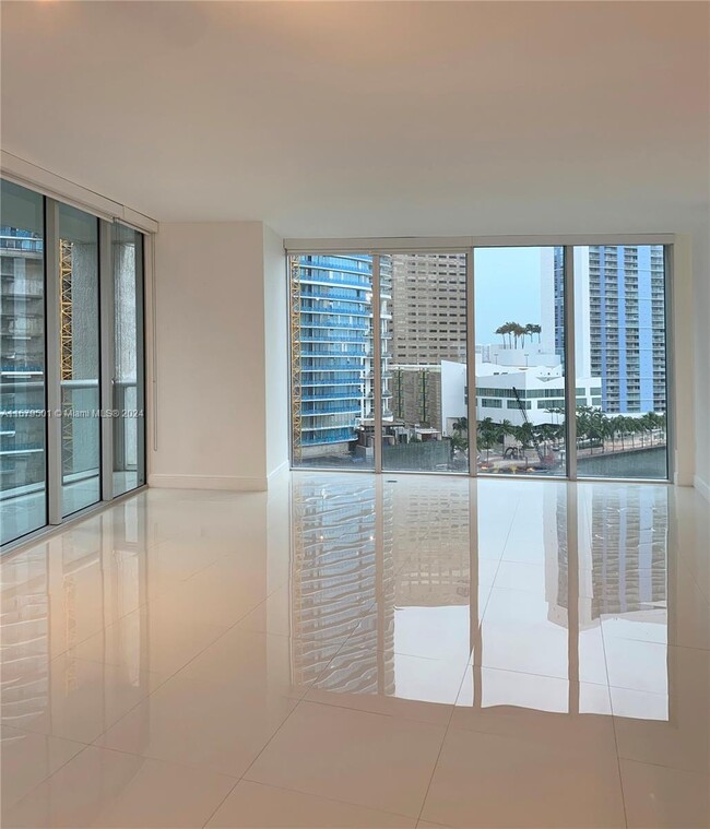 Foto del edificio - 465 Brickell Ave