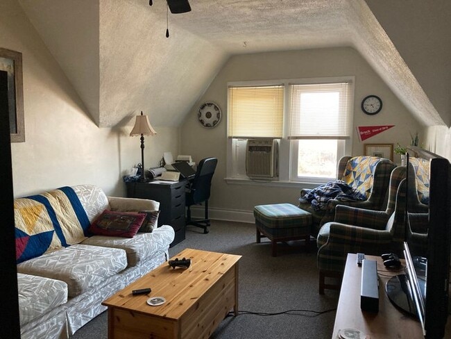 Building Photo - 40 Beulah Av