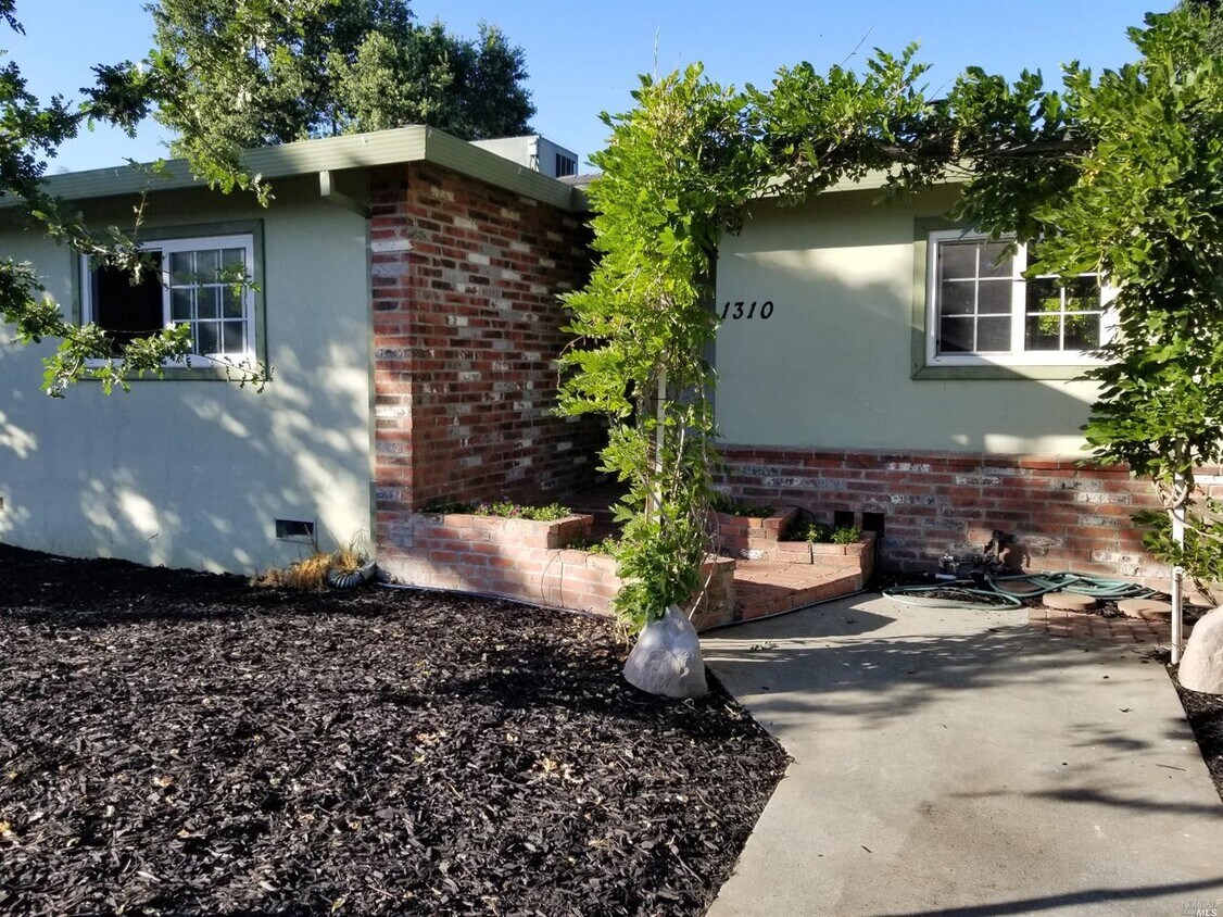 1310 Garden Ave, St. Helena, CA 94574 House Rental in St. Helena, CA