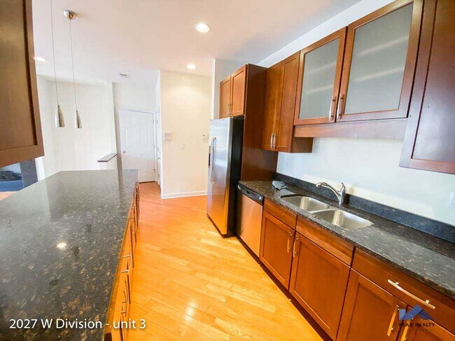 Building Photo - 2027 W Division St