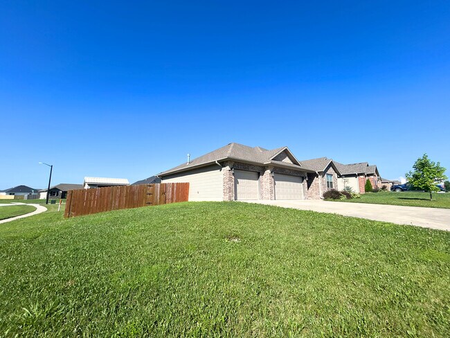 Foto del edificio - 2482 E Prairie Ridge St
