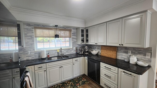 Foto del edificio - 5145 Greer Rd