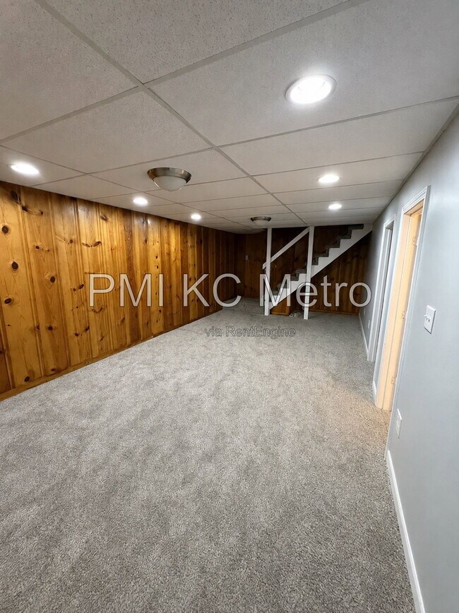 Foto del edificio - 6005 Hedges Ave