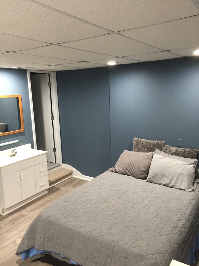 Building Photo - 920 Hardimont Rd