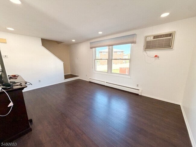 Building Photo - 453 Liberty St