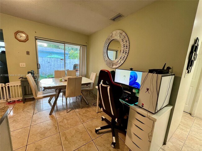 Foto del edificio - 200 SW 11th St