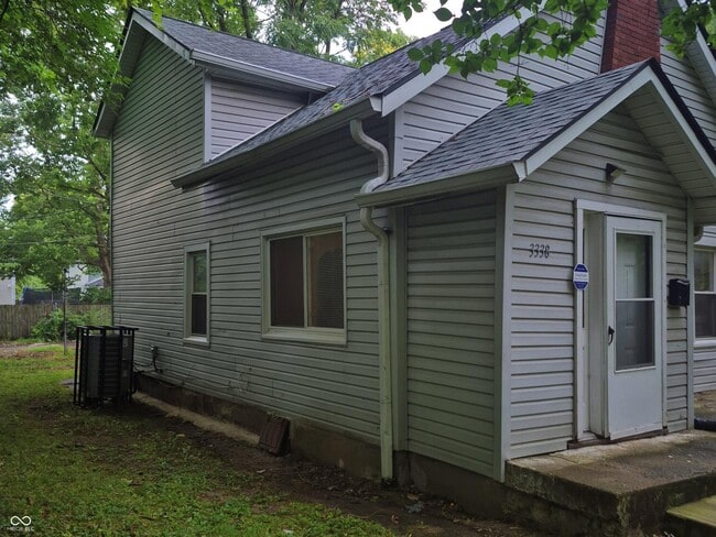 Building Photo - 3338 N Kenwood Ave