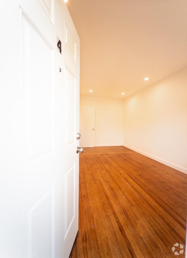Building Photo - 410 Spruce Ave