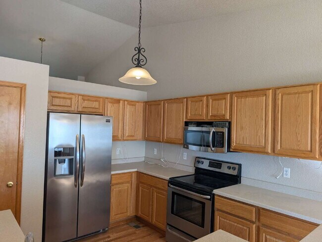 Foto del edificio - Spacious 4-Bed, 3-Bath Home for Rent in Beautiful Parker, CO