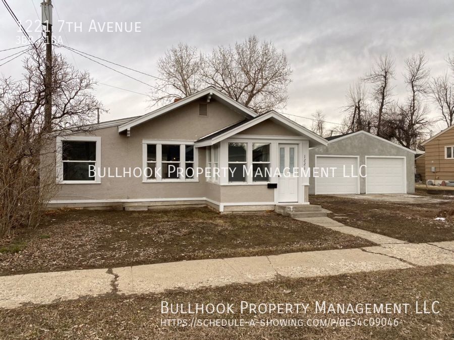 Primary Photo - Brand New Looking Home with 2 Car Garage