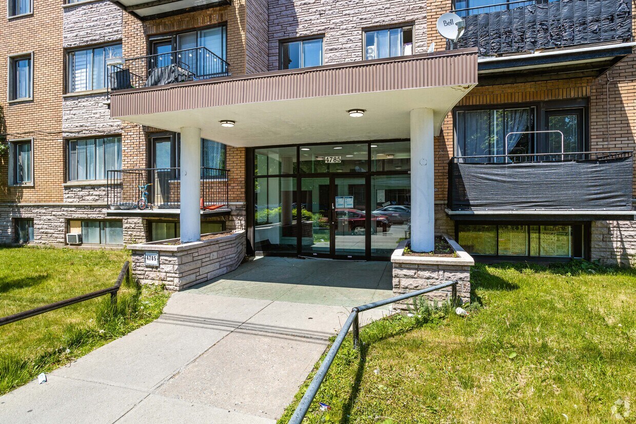 Building Photo - 4785 Bouchette