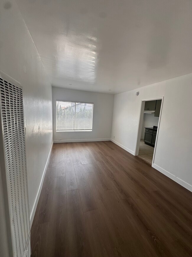 Building Photo - 5514 Sierra Vista Ave