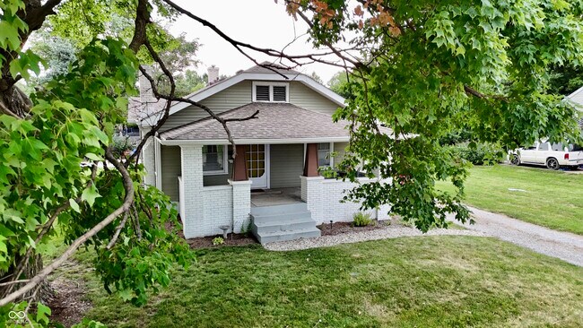 Building Photo - 302 E Troy Ave