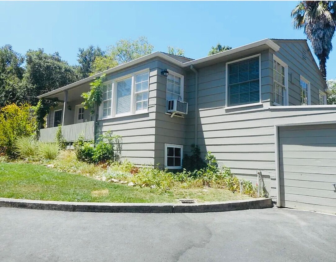 Foto principal - Charming Single Family Home in Lafayette A...