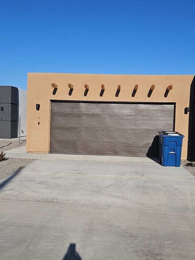 Primary Photo - 195 Hacienda Loop