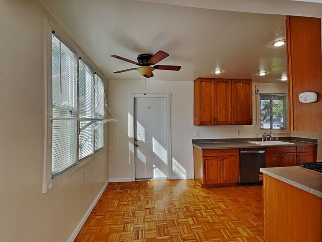 Building Photo - Holbrook Heights 3/2 Home Available Now!