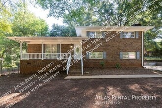 Building Photo - 605 Cory St