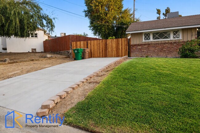 Building Photo - Charming 3bed/2bath Rustic Mid-Century Home