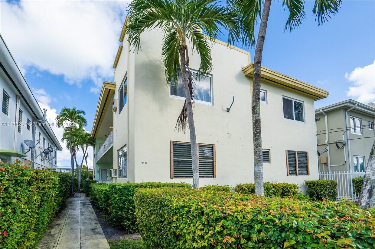 Primary Photo - 7711 Dickens Ave