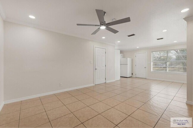 Foto del edificio - 711 Cisneros St