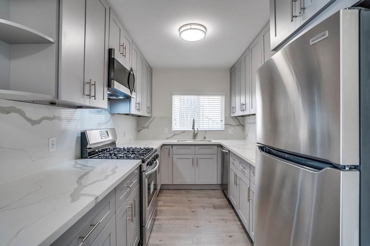 Primary Photo - 4111 Somerset Dr