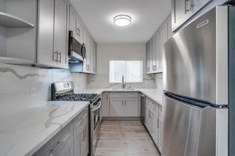 Building Photo - 4111 Somerset Dr