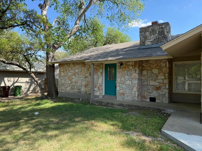 Building Photo - 9405 Newberry Dr