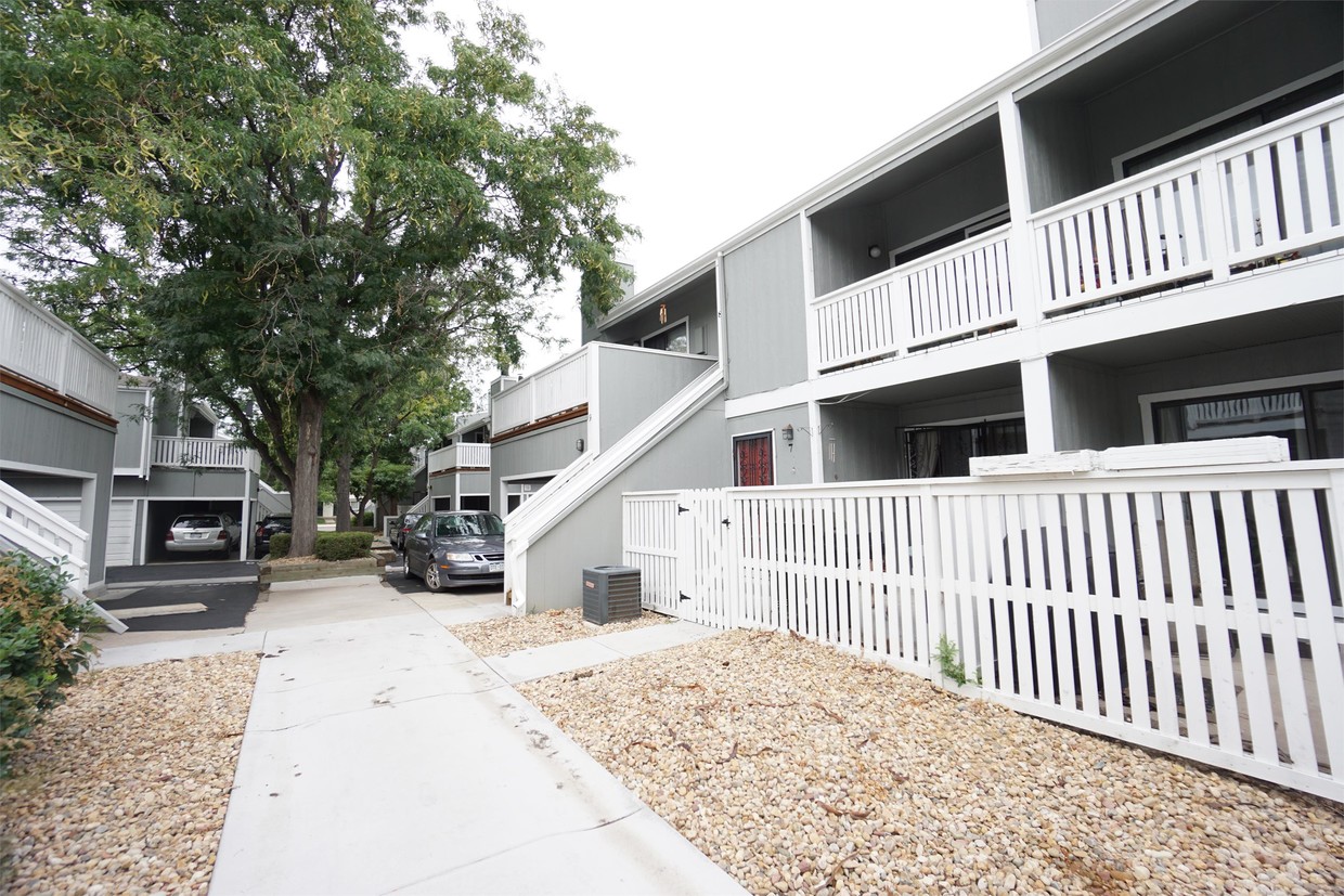 Primary Photo - 6550 E Mississippi Ave