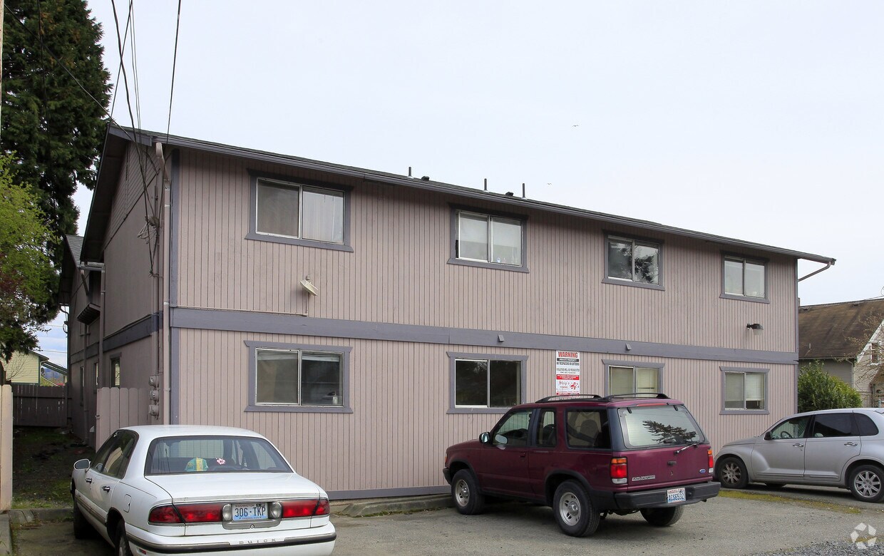 Building Photo - 1622 Chestnut St